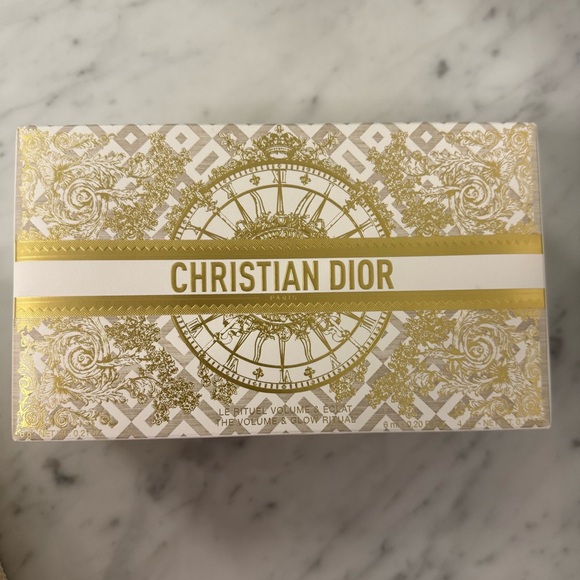 Dior Gold Cosmetic Pouch. - Picture 3 of 7